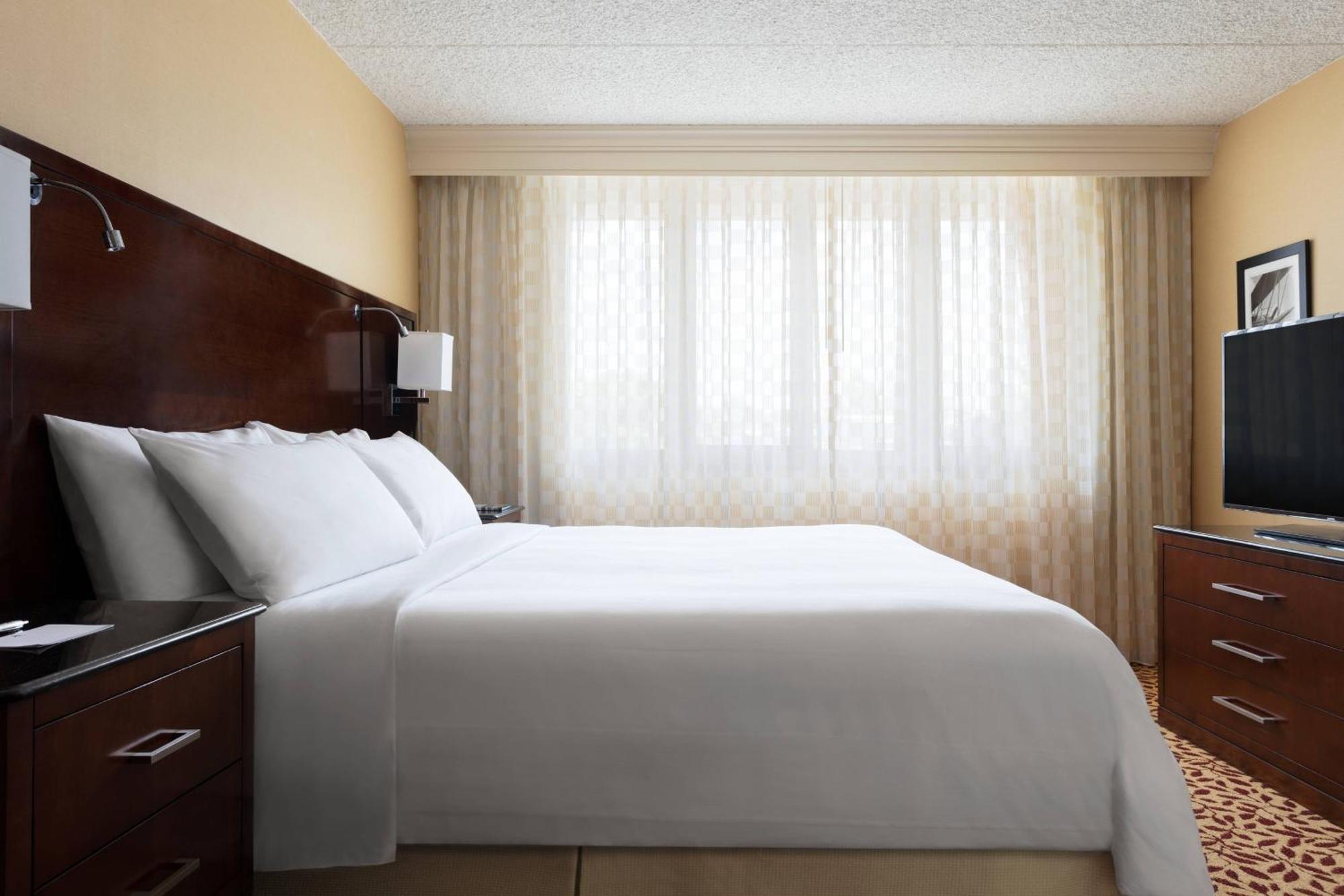 Hotel Long Island Marriott 3*